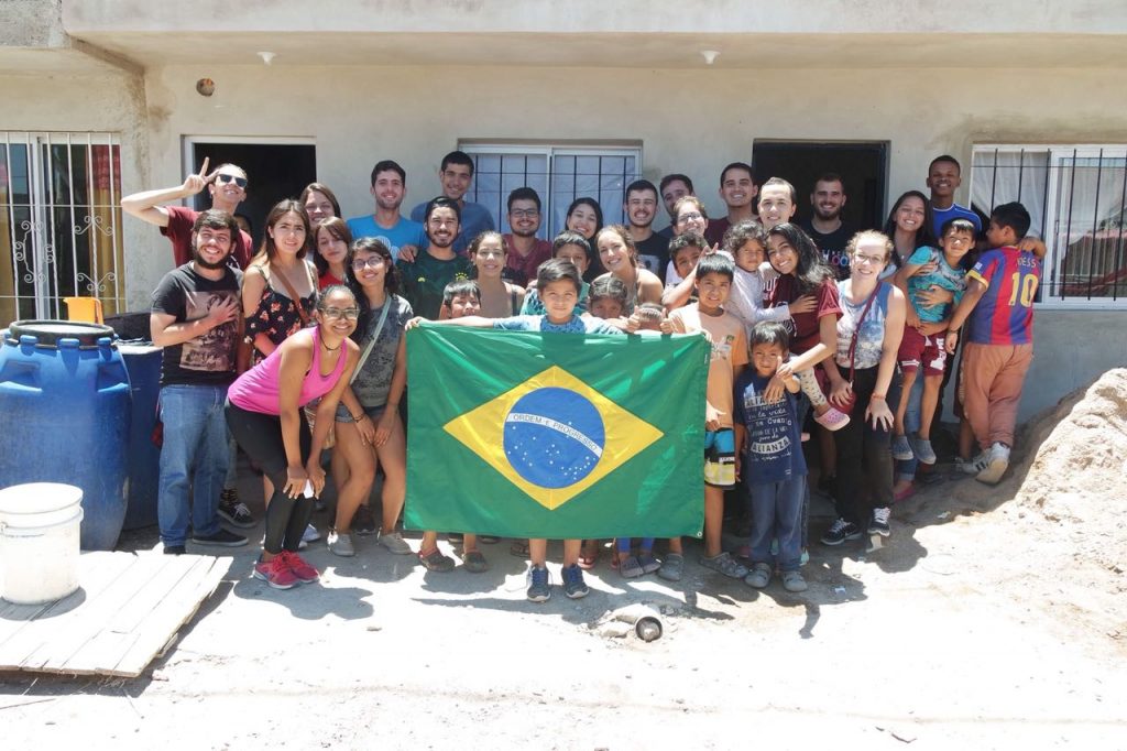 Jovens voluntários podem ser uma ótima solução para desenvolver skills